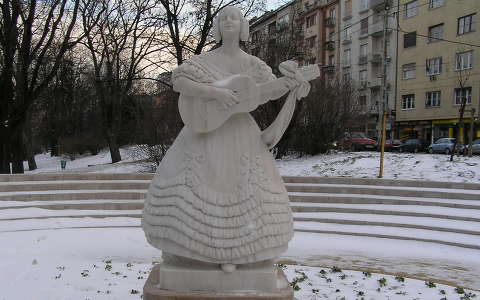 Déryné szobra a Horváth kertben, Budapesten