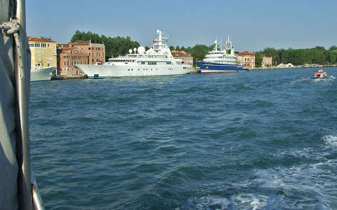 Velence yachtokkal, Olaszország