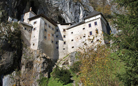 alpok kövek és sziklák predjama vár szlovénia