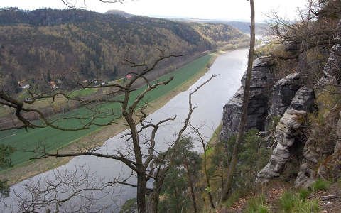 bastei-sziklák folyó kövek és sziklák németország