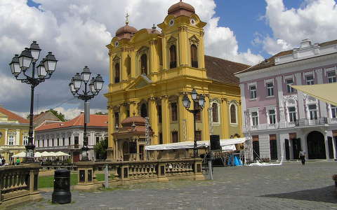 Temesvár főtere a templommal, Erdély, Románia