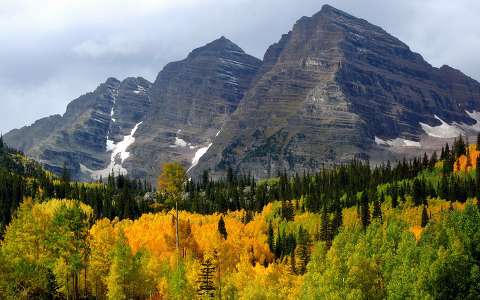 erdő hegy kövek és sziklák ősz
