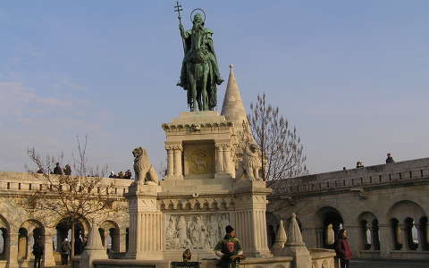 Budapest,Szt.István szobor a Halászbástyával