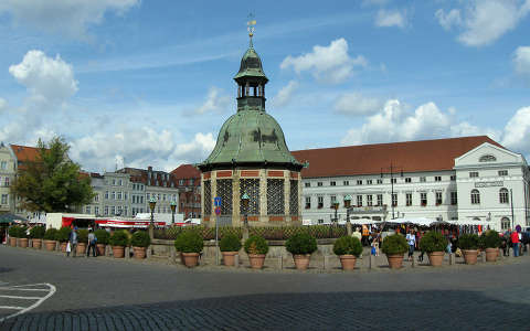 Wismar, főtér a kúttal, világörökség, Németország