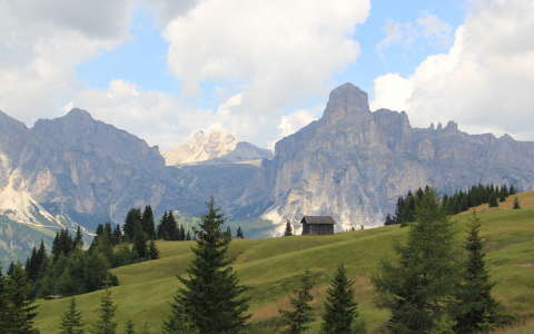 Kis haziko az Olasz Alpokban