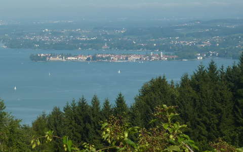A Bodeni-tó és a németországi Lindau Ausztriából nézve