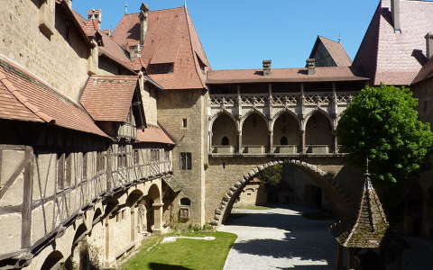 Kreuzenstein várának udvara, Ausztria