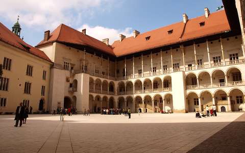 Krakkó, Waweli királyi palota árkádos udvara