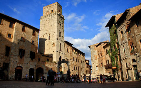 Olaszország, San Gimignano - Piazza della Cisterna