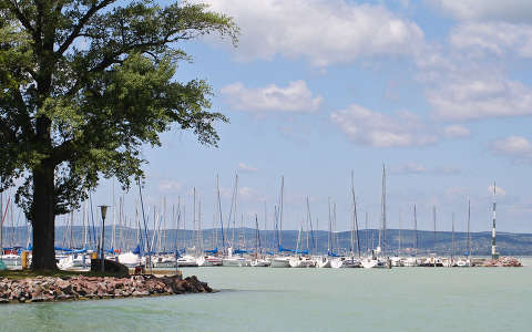 balaton kikötő magyarország tó
