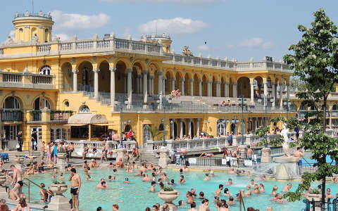 Budapest,Széchenyi fürdő áprilisban