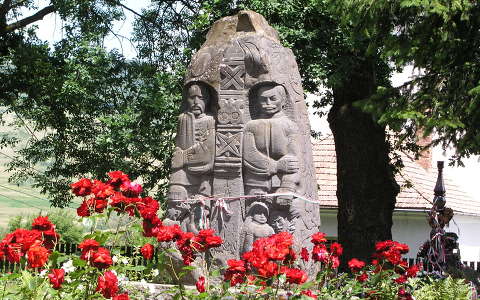 Tamási Áron síremléke Farkaslakán, Románia