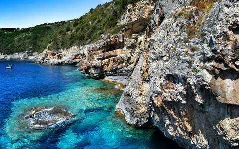 görögország kövek és sziklák nyár tengerpart