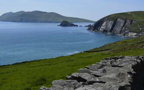 kövek és sziklák tenger tengerpart írország