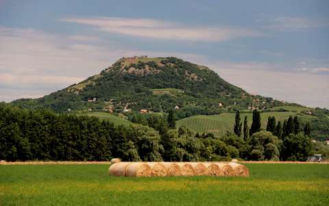 címlapfotó hegy magyarország mező