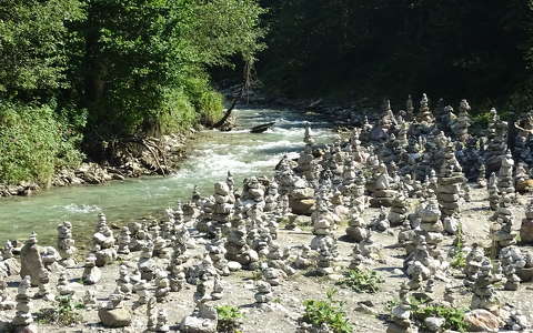 alpok címlapfotó folyó kövek és sziklák
