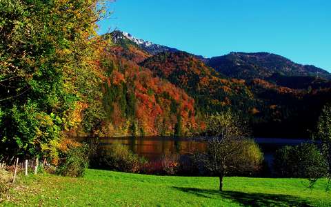 hegy tó ősz