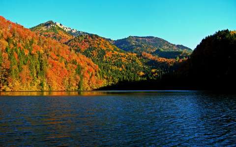 hegy tó ősz