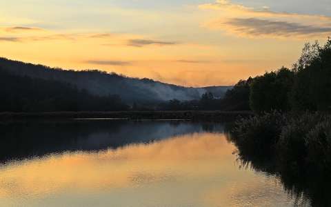 folyó naplemente tükröződés ősz