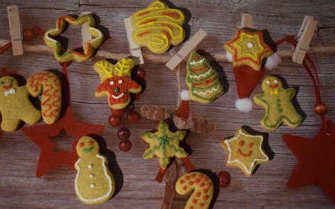 karácsonyi dekoráció mézeskalács édesség