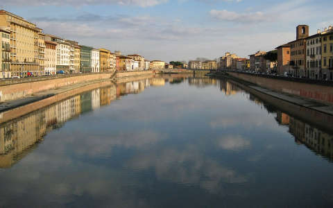 Tukrozodes az Arno folyoban, Pisa, Olaszorszag