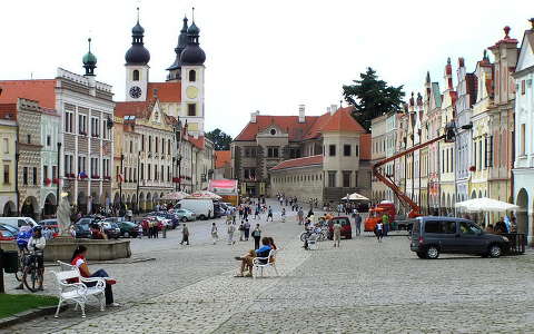 Csehország Telc Főtér, végén a várral