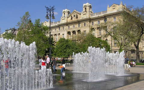 Budapest Szabadság tér Okos szökőkútja