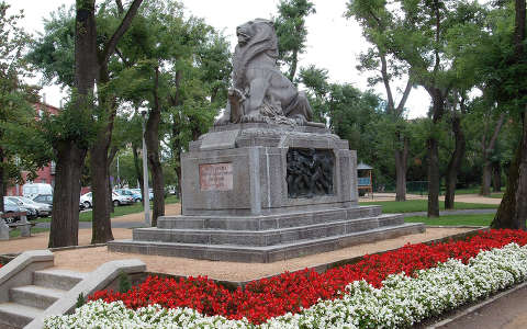 Székesfehérvár -Zichy liget-Hősi emlékmű az I.vh. székesfehérvári elesett hőseinek emlékére.Fotó: Kőszály