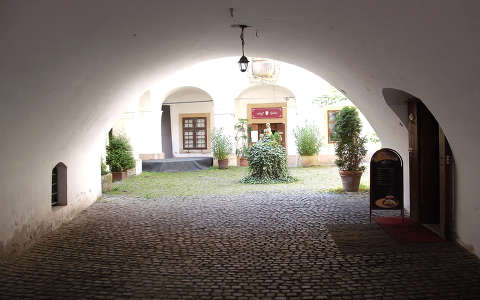 Sopron - boltíves bejárat.  fotó: Kőszály