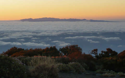 Tenerife-Las Canadas, napfelkelte a felhők felett