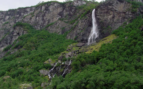 kövek és sziklák norvégia skandinávia vízesés