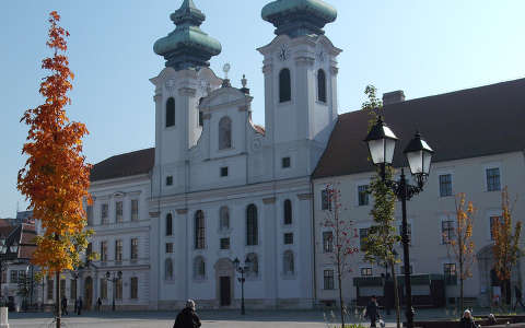 Győr - Bencések templom, gimnáziummal  , rendházzal     fotó: Kőszály