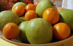 gyümölcskosár gyümölcs alma narancs