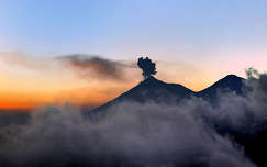 naplemente vulkán hegy