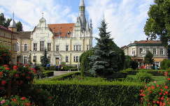 Karánsebes, főtér a Városházával, Erdély, Románia