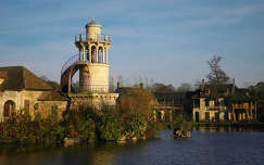 Versailles-i kastely, Versailles osszel, Kis Trianon park , A kiralyno tanyaja, Marlborough torony
