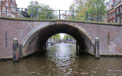 Amsterdam, vanaf dit punt kan men zien zeven bruggen