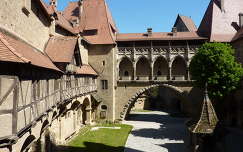 Kreuzenstein várának udvara, Ausztria