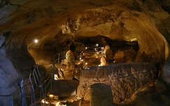 Málta-Ghar Dalam barlang