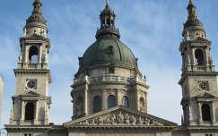 A budapesti Szent István Bazilika kupolája és tornyai
