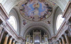 Eger, a Bazilika orgonája és mennyezetfreskói