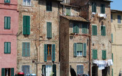 Sienai ablakok, Olaszország