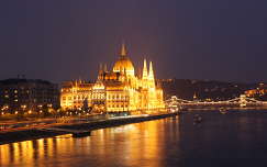 országház budapest lánchíd folyó híd éjszakai képek magyarország duna