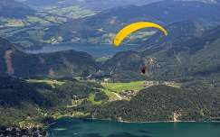 siklóernyőzés hegy címlapfotó ausztria alpok tó