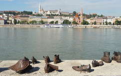 Cipők a Dunaparton