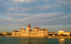 országház budapest folyó magyarország duna