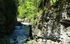 szurdok folyó kövek és sziklák
