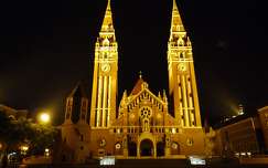 óra szeged templom éjszakai képek szegedi dóm magyarország fogadalmi templom