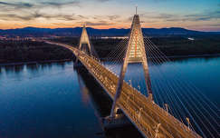 megyeri híd folyó út címlapfotó budapest híd magyarország duna kék óra