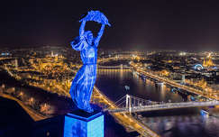 erzsébet híd folyó éjszakai képek szobor címlapfotó világörökség budapest híd magyarország duna